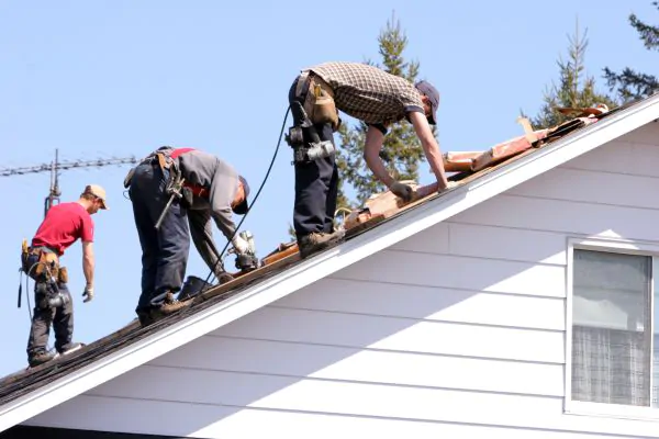 Why Hiring the Right Roofing Contractor Matters